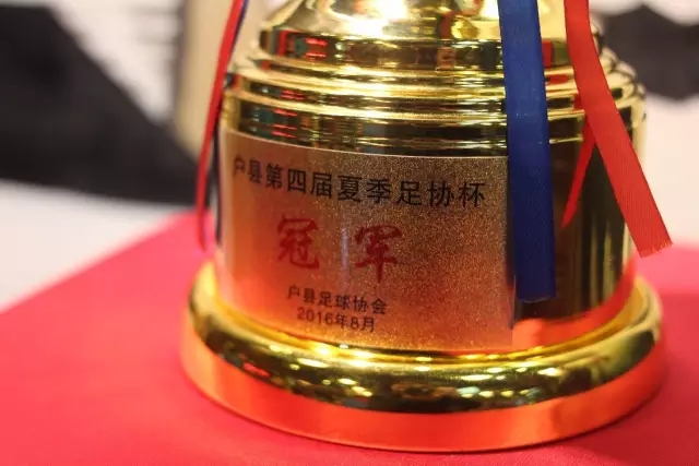 中国男足新星张家鸣在英冠球队首秀，激情上演帽子戏法